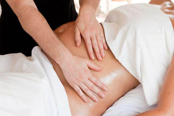 mẹ bầu cần được chăm sóc bằng massage